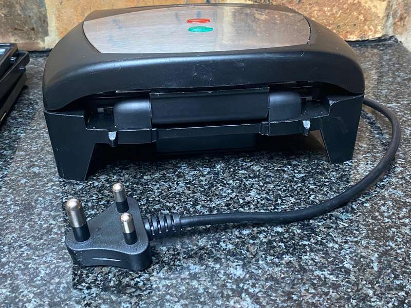 Salton SSM01 , 3-in-1 Sandwich Maker in very good condition