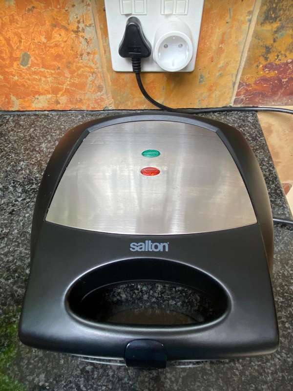 Salton SSM01 , 3-in-1 Sandwich Maker in very good condition