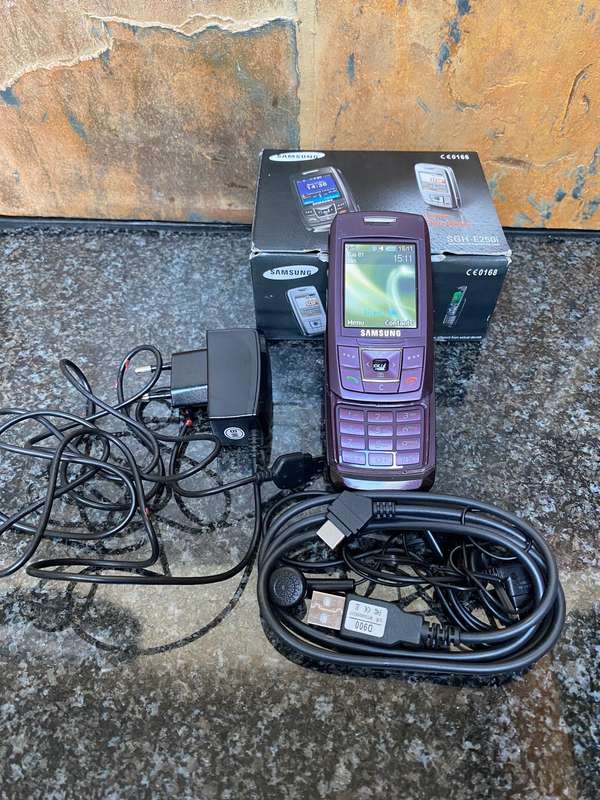 Samsung Mobile Phone SGH-E250i vintage rare in working condition, in good condition