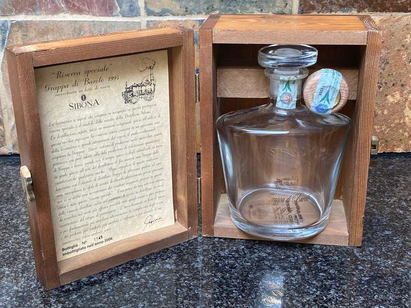 1 x Sibona Grappa di Barolo No. 1845 ,empty bottle in wooden box, collectors item, rare,