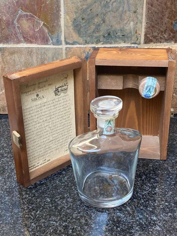 1 x Sibona Grappa di Barolo No. 1845 ,empty bottle in wooden box, collectors item, rare,