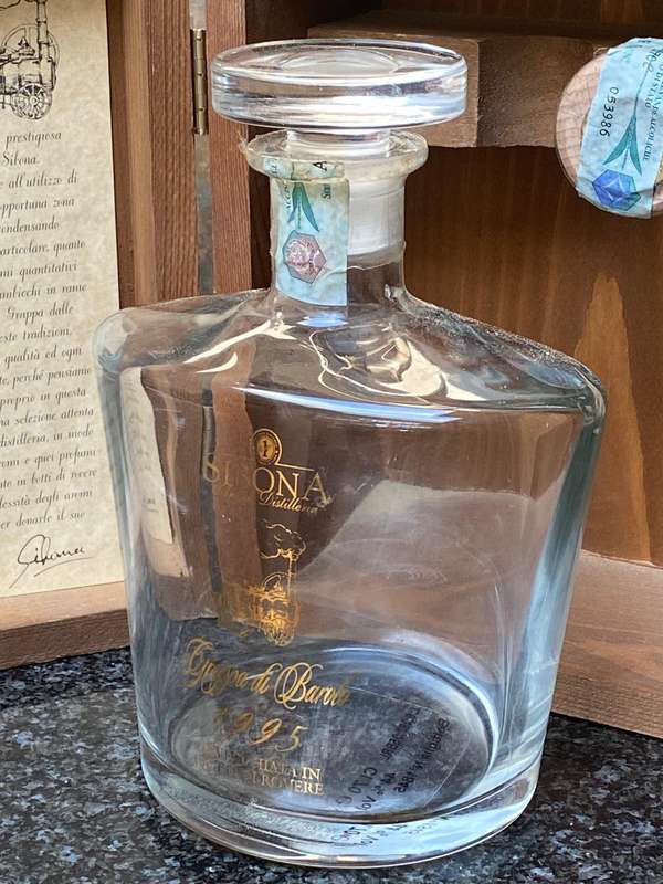 1 x Sibona Grappa di Barolo No. 1845 ,empty bottle in wooden box, collectors item, rare,