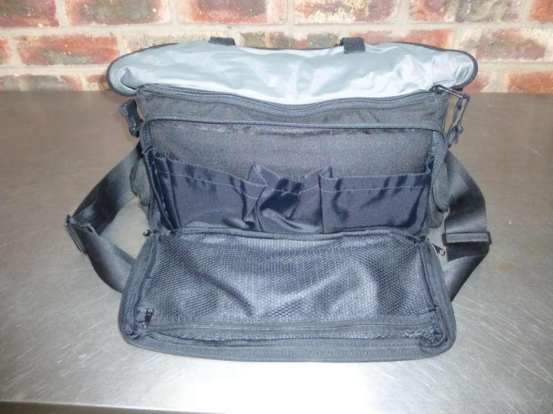 TAMRAC PHOTO BAG BLACK  #608 professional photo bag made in USA , in good condition