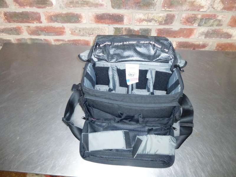 TAMRAC PHOTO BAG BLACK  #608 professional photo bag made in USA , in good condition