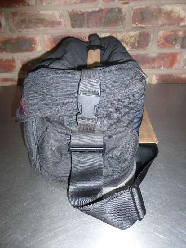 TAMRAC PHOTO BAG BLACK  #608 professional photo bag made in USA , in good condition