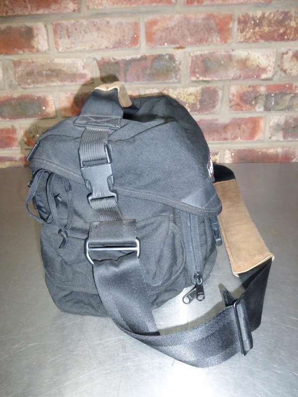 TAMRAC PHOTO BAG BLACK  #608 professional photo bag made in USA , in good condition