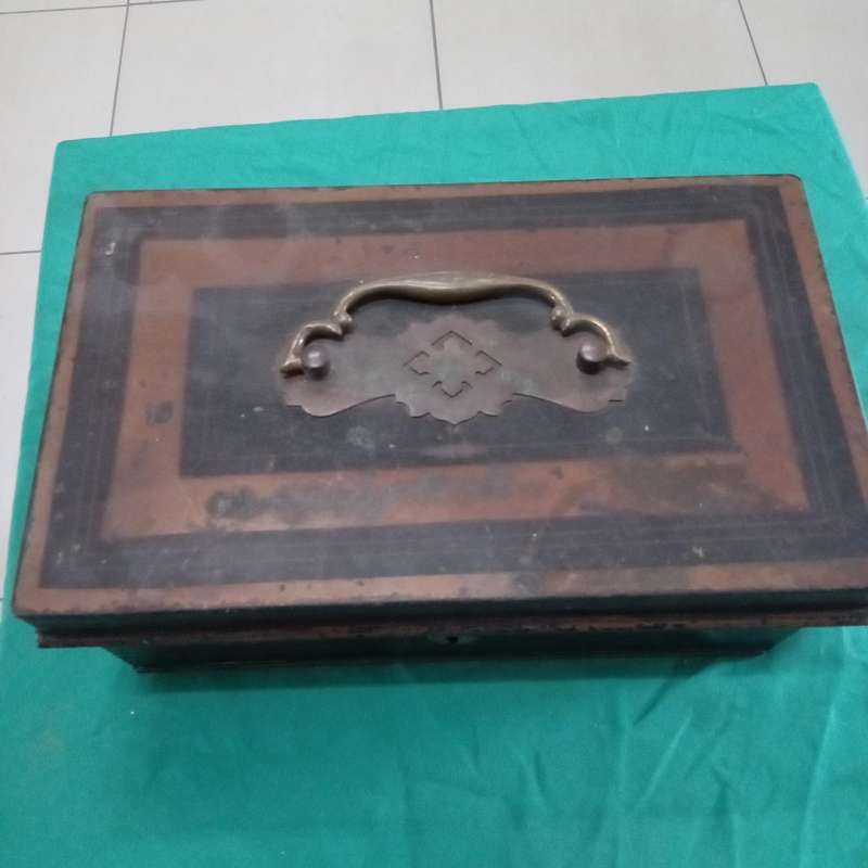 MEDALS AND STEEL BOX