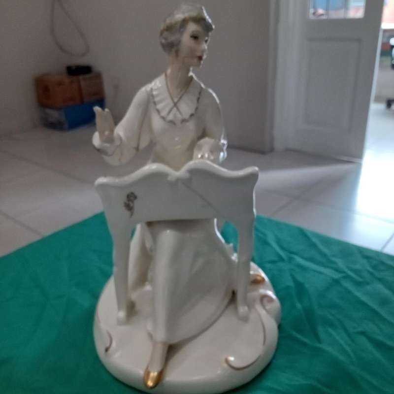 BONE CHINA FIGURINES