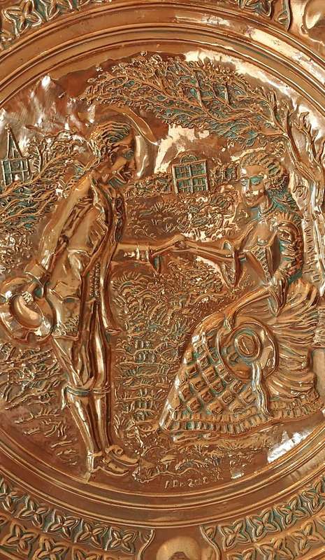 Round, copper wall plate depicting a romantic scene in repoussé  RD820684 Made in England