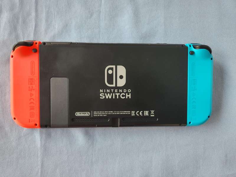 Nintendo Switch v2 Neon Blue/Neon Red - Excellent condition - Warranty + Pokemon Shield