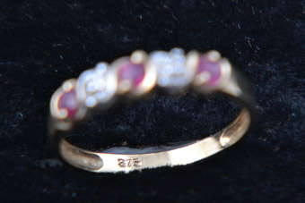 9ct Gold Modern Ring |  |