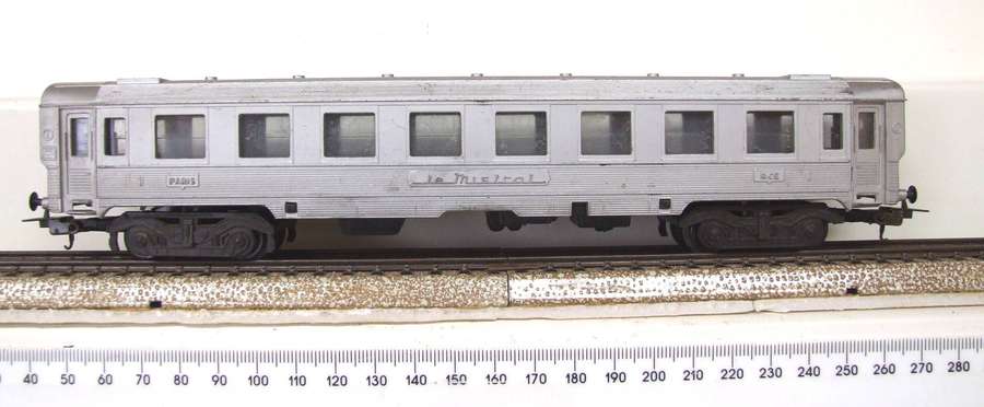 LIMA HO: Vintage "Le Mistral" 1st Class Passenger Coach in Fair, used and Un-Boxed condition(Italy)