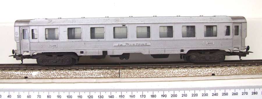 LIMA HO: Vintage "Le Mistral" 1st Class Passenger Coach in Fair, used and Un-Boxed condition(Italy)