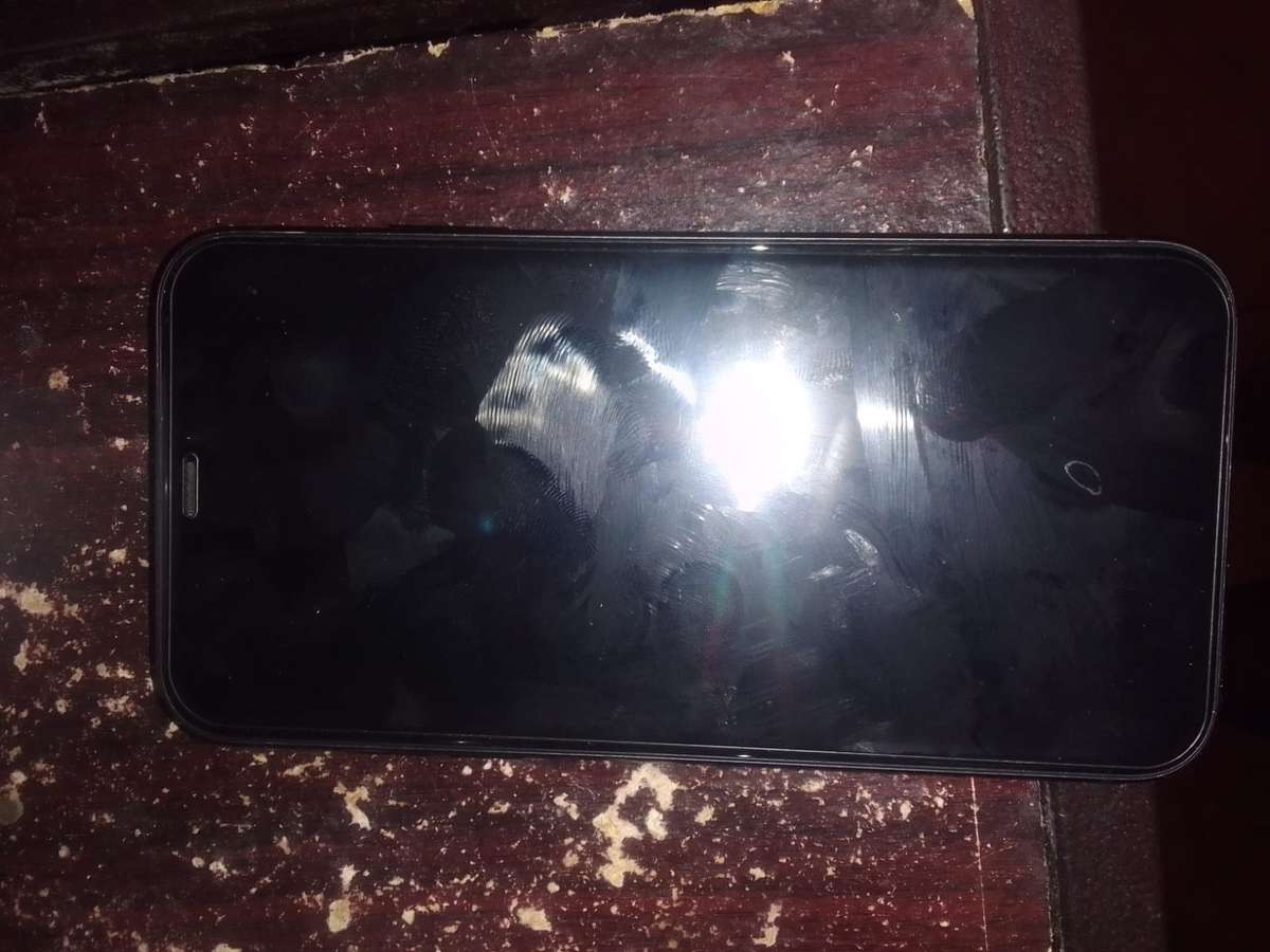 Apple iPhone 11 128GB - Secondhand with Cable and Box