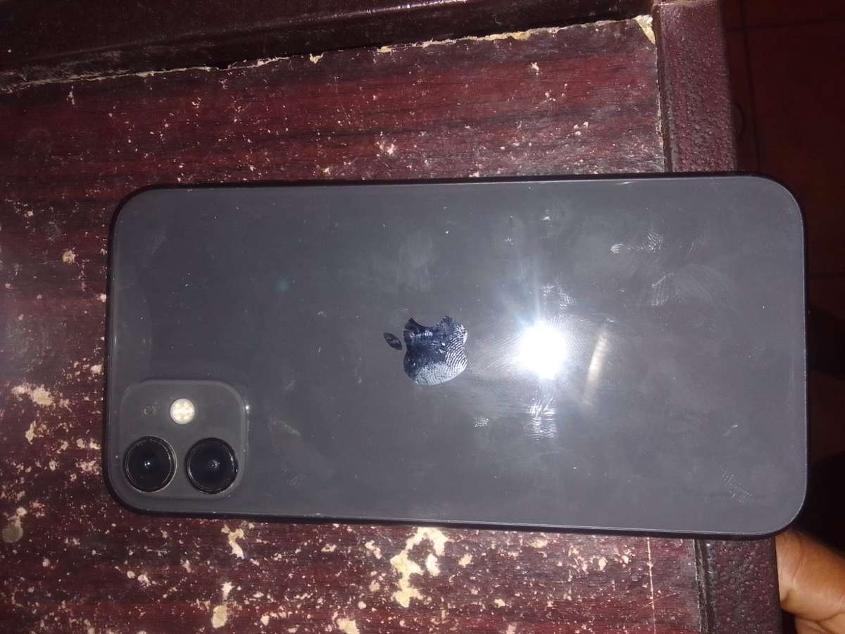 Apple iPhone 11 128GB - Secondhand with Cable and Box