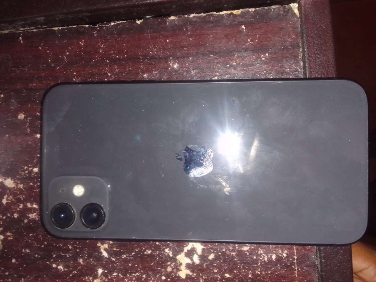 Apple iPhone 11 128GB - Secondhand with Cable and Box