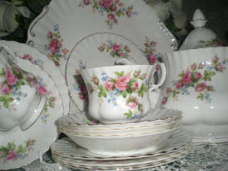 URGENT SALE! 22pc ROYAL ALBERT MOSS ROSE Tea Set - Collectors Set