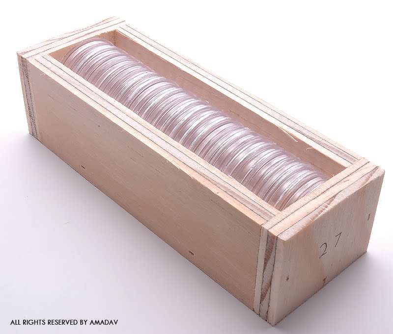 *For your Mandela R5 Coins* 24 X 27MM COIN HOLDERS IN WOODEN BOX