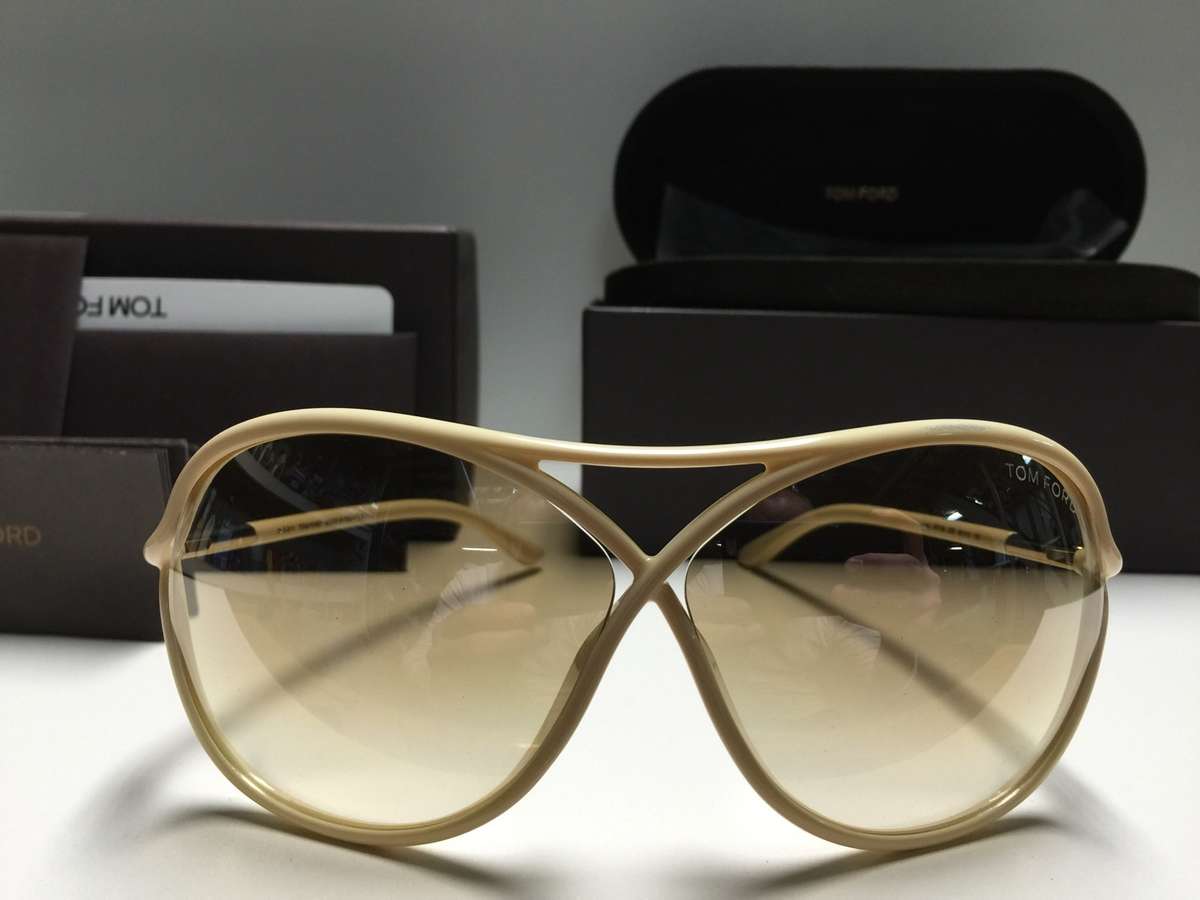*R5,999-00* TOM FORD Women's Vicky Creme Sunglasses w/ case, papers *100% GENUINE, NEW!!*