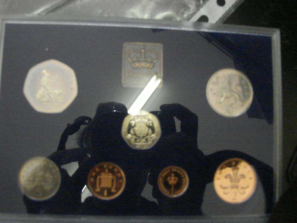 PROOF COINAGE OF GREAT BRITAIN AND NORTHERN AND 1982(IN BOX)