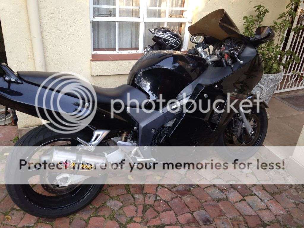 HONDA BLACKBIRD CBR 1100. YEAR 2004 GOOD CONDITION HIGHEST BIDDER TAKES IT