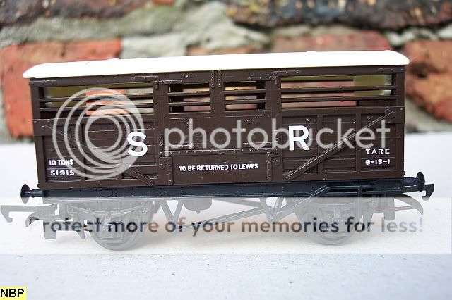 HORNBY OO SR Cattle Wagon.