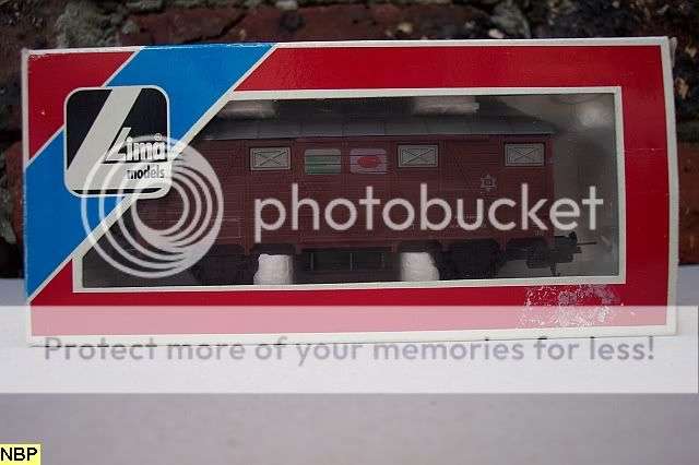 LIMA HO CLOSED WAGON 303106 BOXED