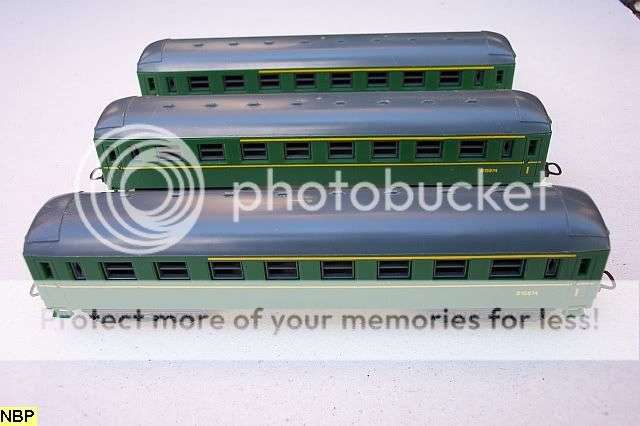 LIMA HO FIRST CLASS CARRIAGES x3