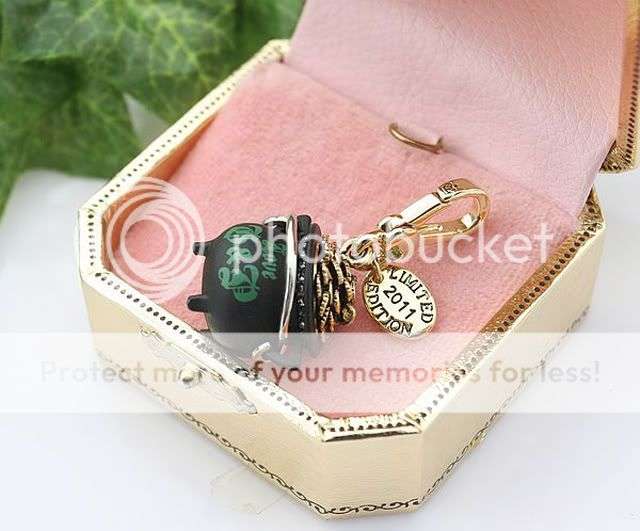 Juicy Couture 2011 Limited Edition Pot of Gold Charm