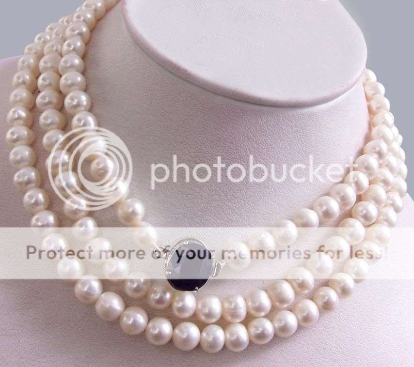 Magnificent pearl strand with Blue Sapphire gemstone clasp