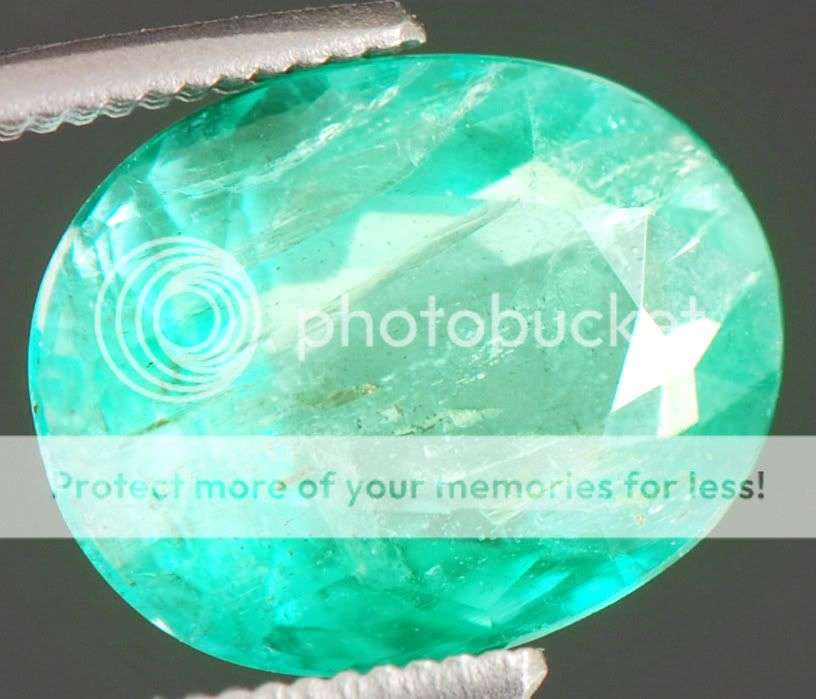 Lab Certified 2.56cts Untreated & Unheated Colombian Emerald Gemstone