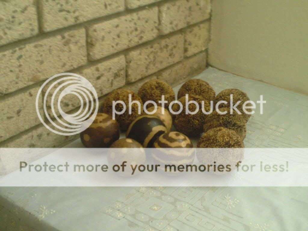 12 x GRASS AND CALABASH BALLS