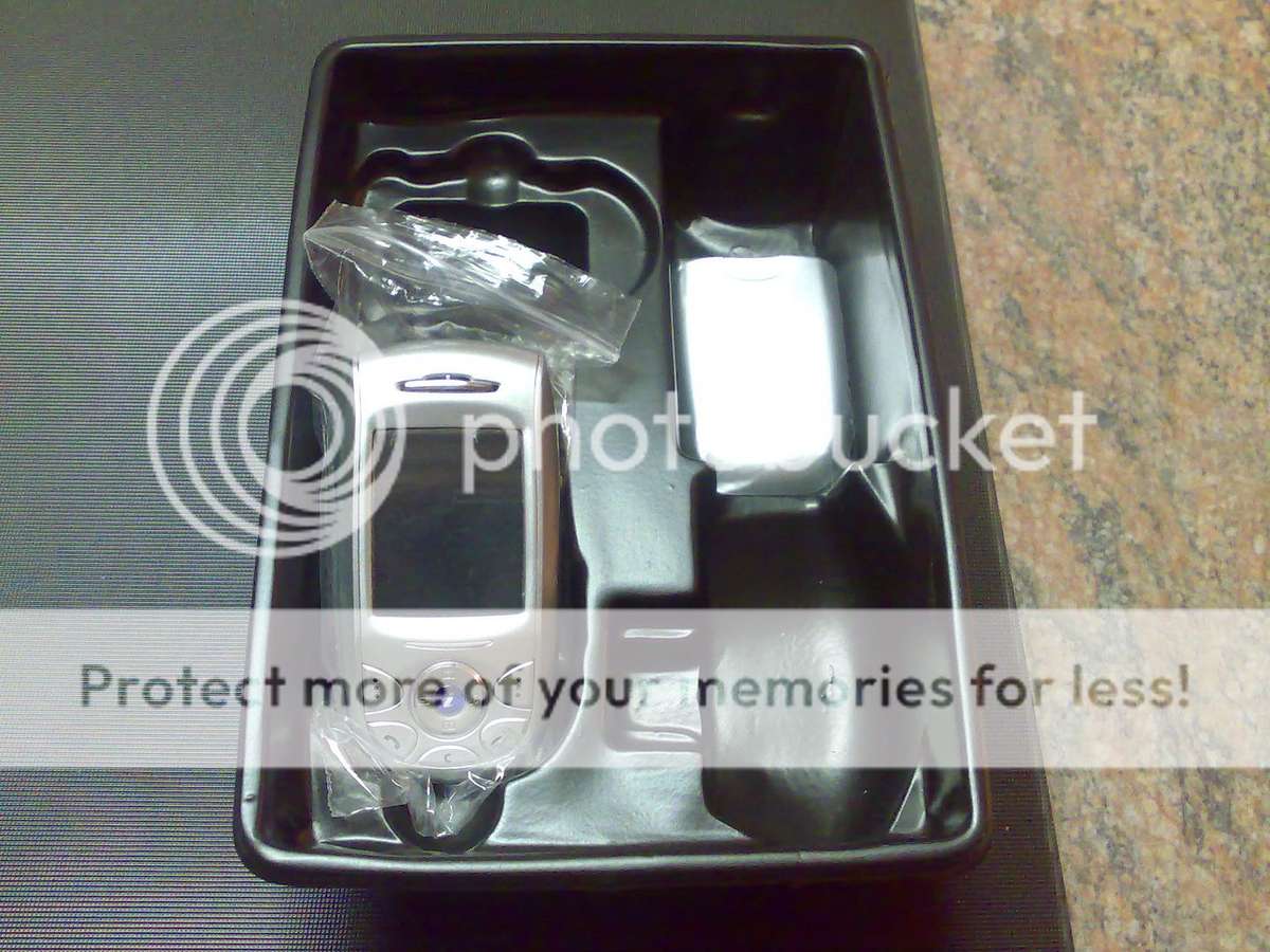 SAMSUNG E800 BRAND NEW -