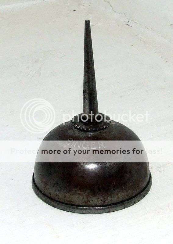 VINTAGE SINGER SEWING MACHINE OIL CAN