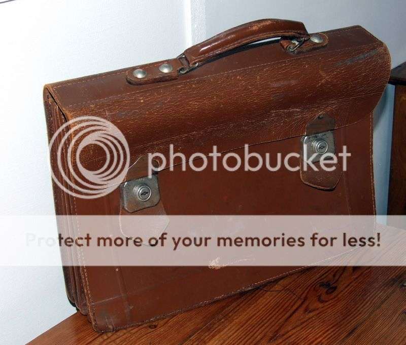 Vintage AEROPAK real leather 4 pocket sheet music / brief case in good condition