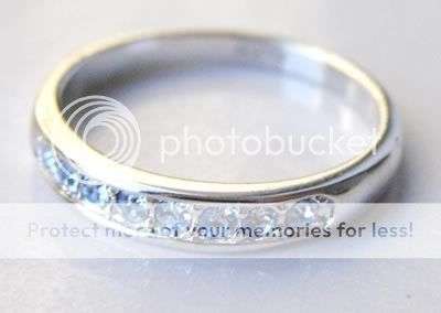 STUNNING 18kgp stamped Aquamarine ring