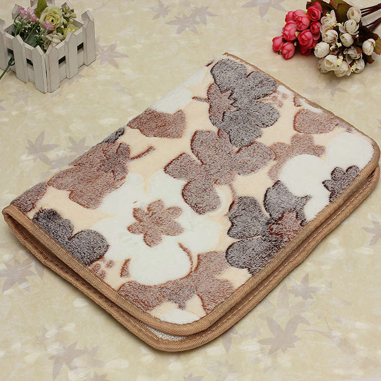 40x60cm Maple Leaf Absorbent Coral Velvet Bathroom Carpet Anti Slip Mat Toilet Rug