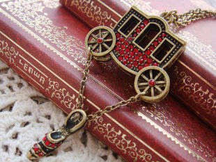 Small wagon high-heeled shoes red fashion necklace