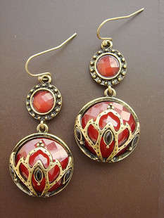 vintage atyle hollow red stone earrings