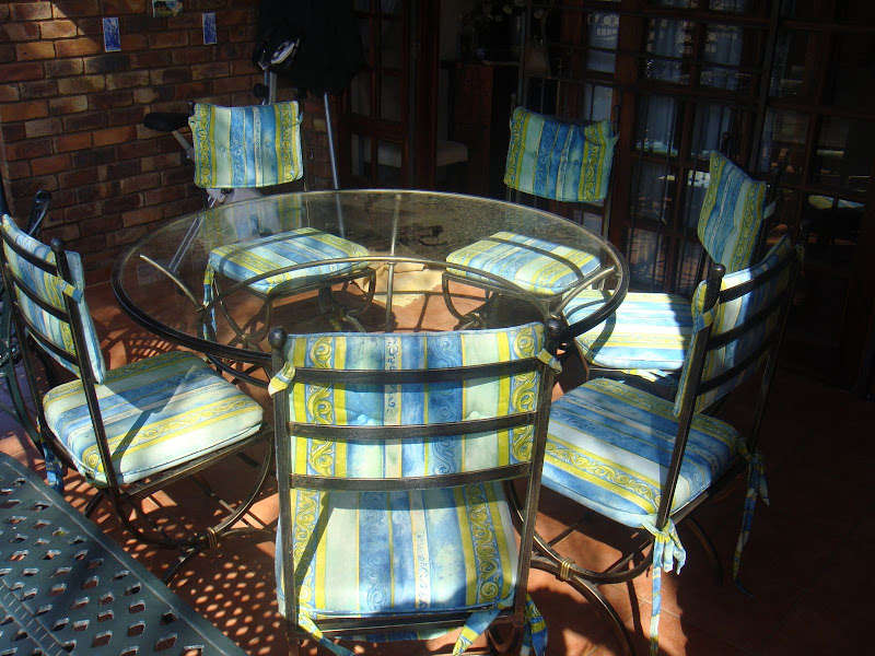 1.5m diameter round glass patio table