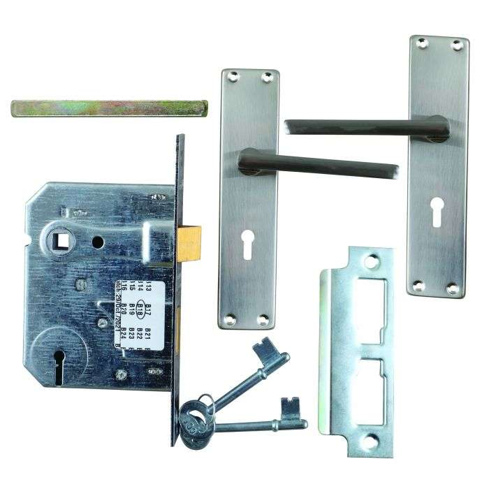 BBL Satin Nickel Chrystal Lever Handle On Backplate 3 Lever Lockset