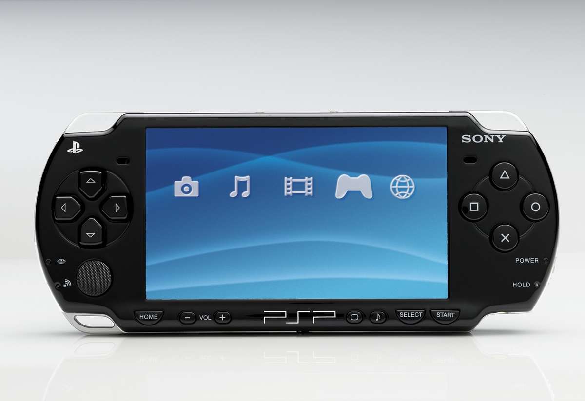 8GB PSP CLASSIC 10 000GAMES /MP5 / CAMERA / MASS STORAGE DEVICE- Mario Brothers, Contra and more!