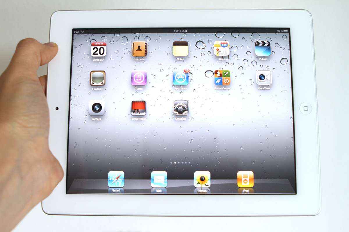 Apple IPAD 2, 16GB, 3G, WiFi **Brand New** Sealed ** (.WHITE.)