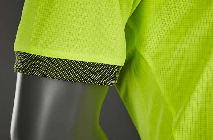 ORIGINAL ADIDAS - CLIMALITE (AB1370) Size Medium - Mens