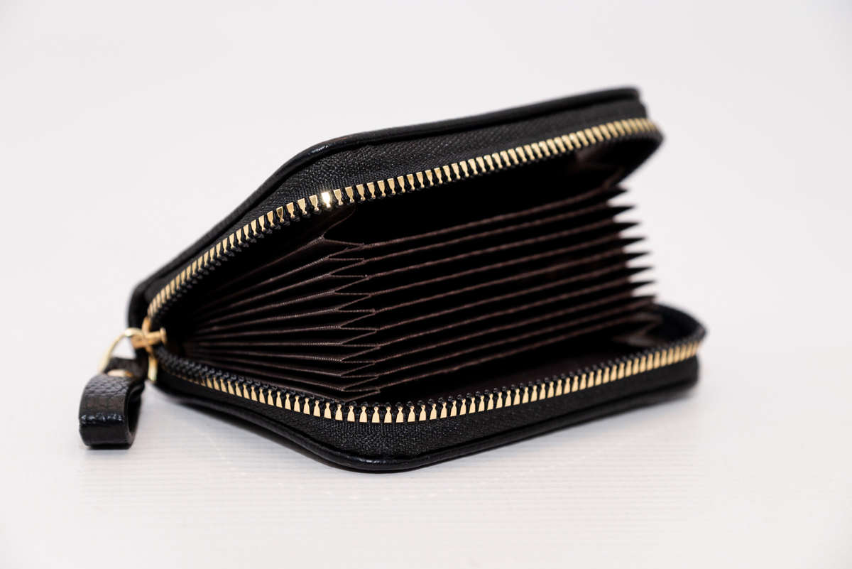 Zipp Around Credit Card Holder Pocket Wallet With RFID Blocking