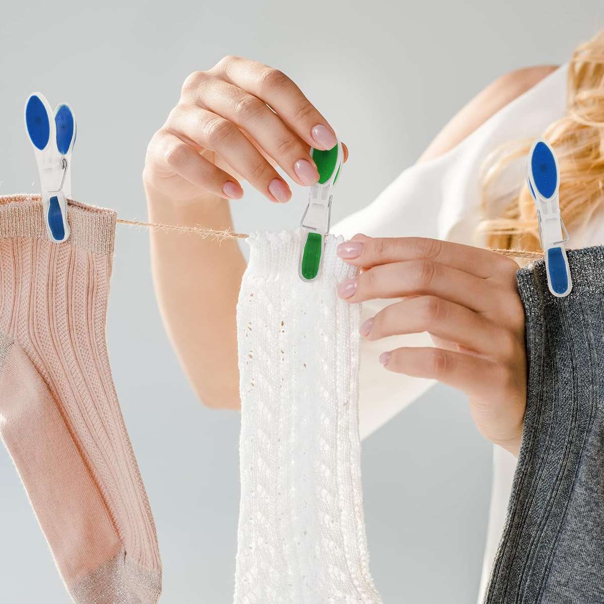 20pcs Plastic Pegs Heavy Duty With Finger Grip & Clothes Dbl Grip 80mm