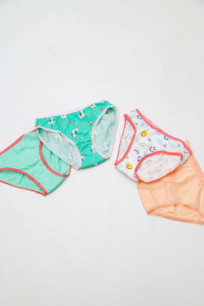 Girls 5 Pack Branded Panties Underwear