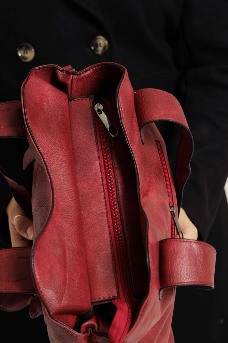 Ladies Faux Leather Handbag With Multiple Compartments Red