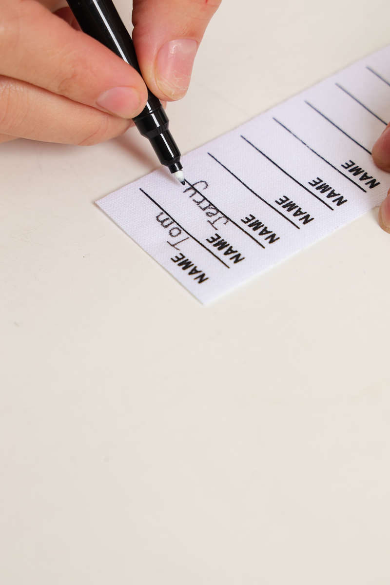 Senza® 3 Textile Markers With 100 Writable Iron-On Name Tags For Clothes