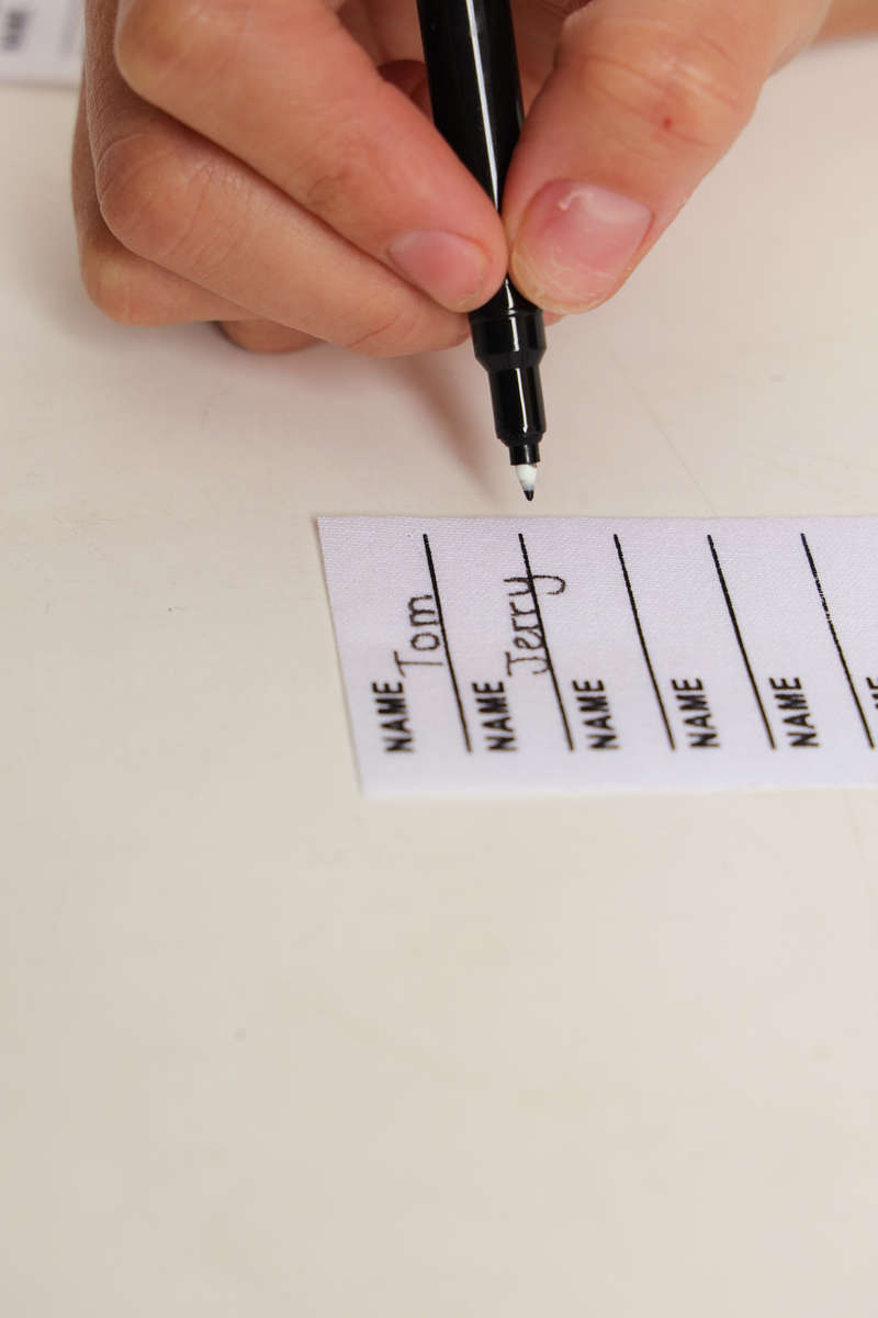 Senza® 3 Textile Markers With 100 Writable Iron-On Name Tags For Clothes